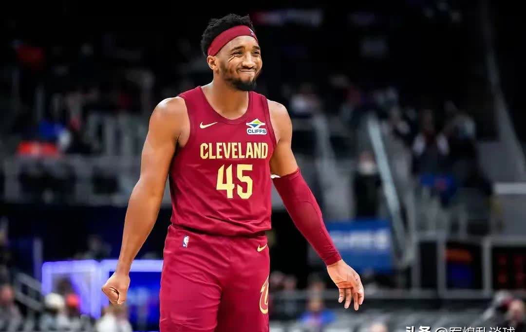 波兰男篮轻取希腊男篮，米切尔高光表现