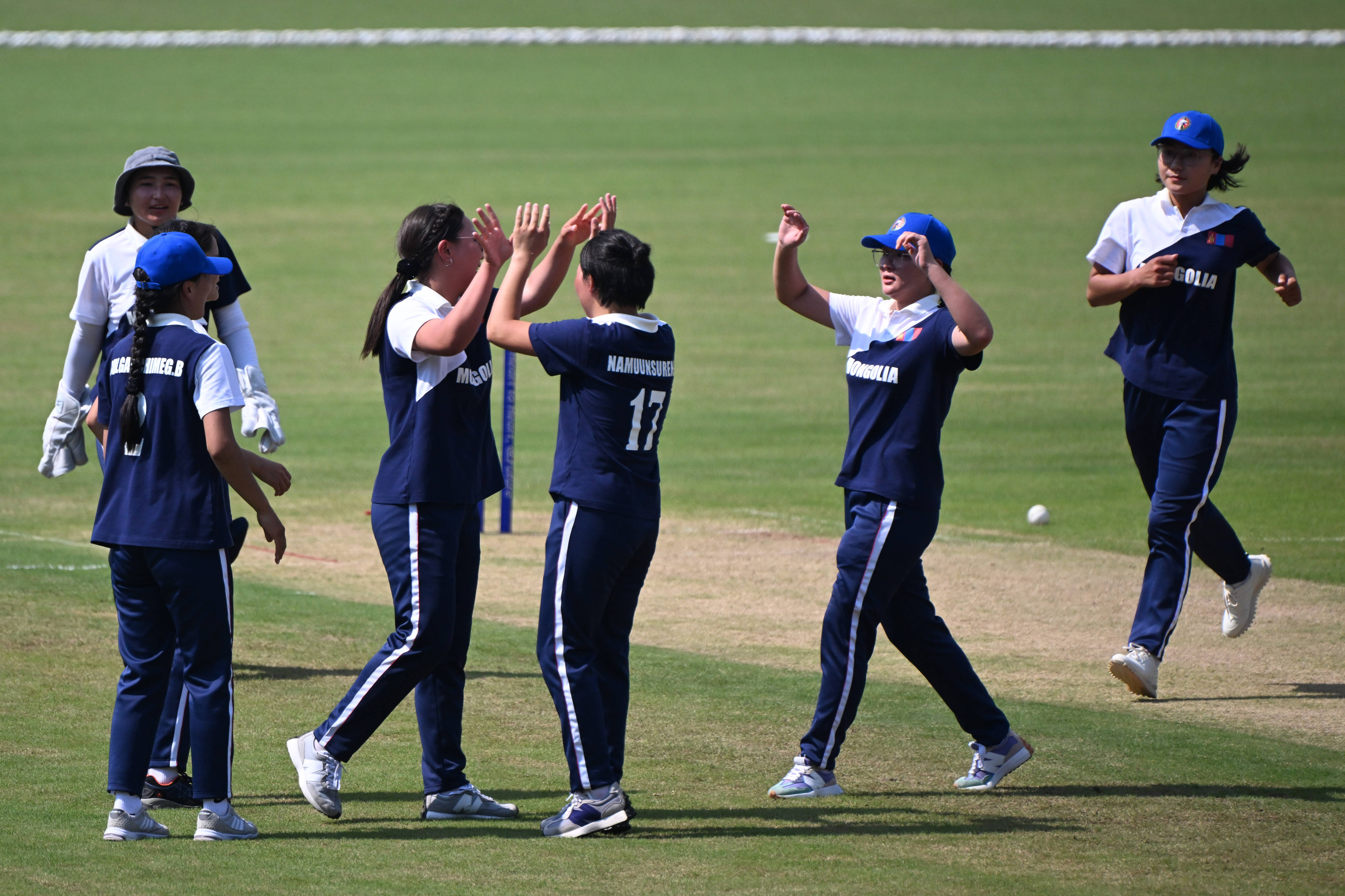 印尼队完胜泰国队，黄鸭组合惊艳四座