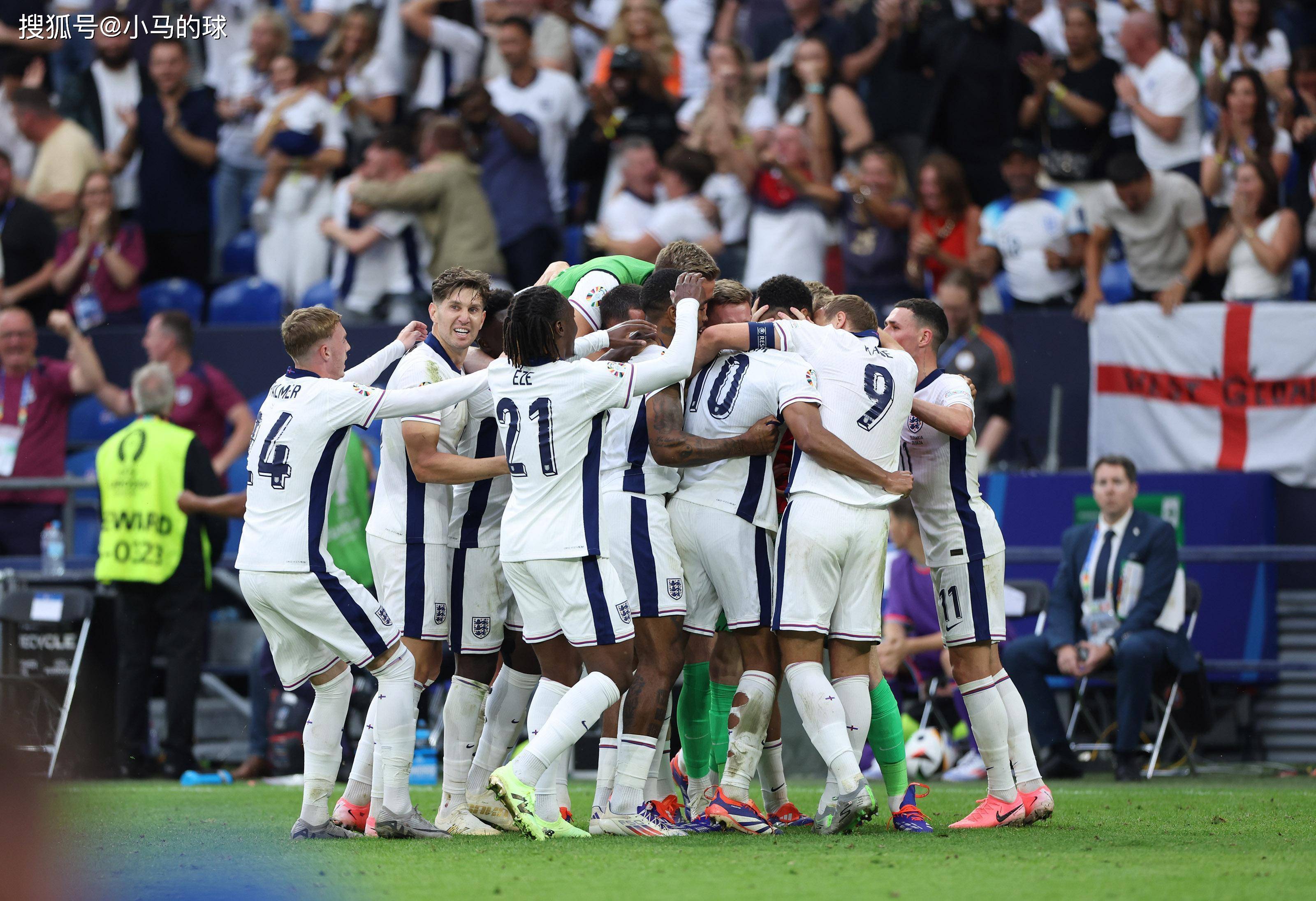 热闹！欧洲杯预选赛场面火爆，球员积极拼搏